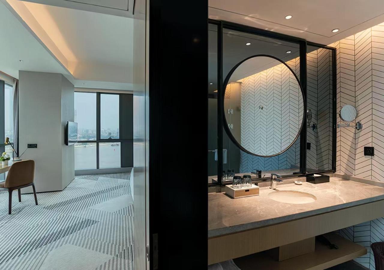 La Yarda Hotel Guangzhou - Free Shuttle Bus Available During Canton Fair Period Room photo